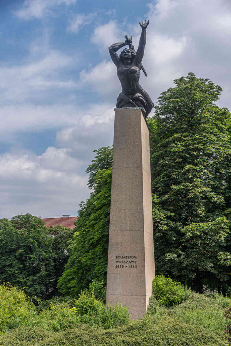 Polonia - Varsovia 095 - monumento a los Héroes de Varsovia.jpg